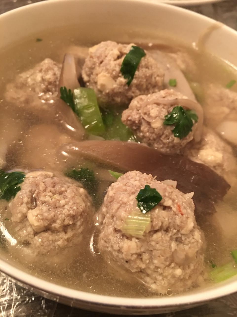 【10分钟系列】白萝卜豆腐圆子汤