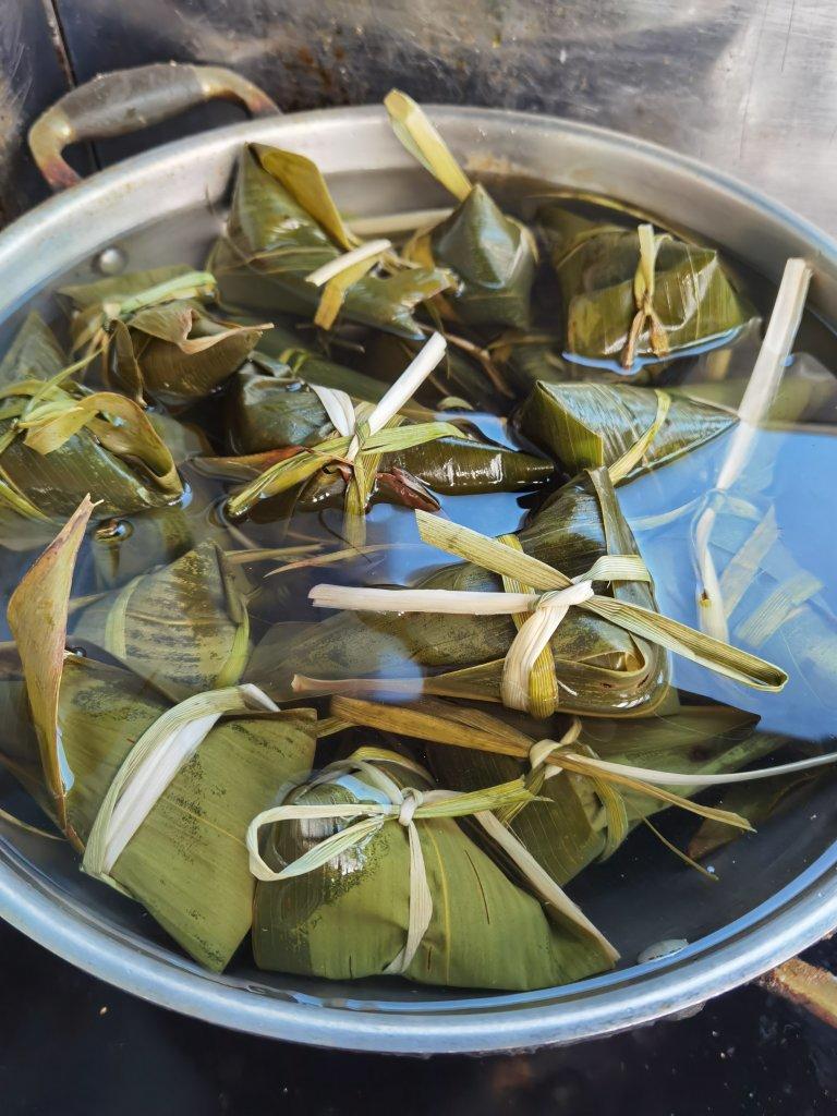 包粽子的步骤展示