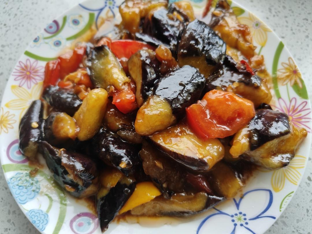 红烧茄子（佐西红柿尖椒）