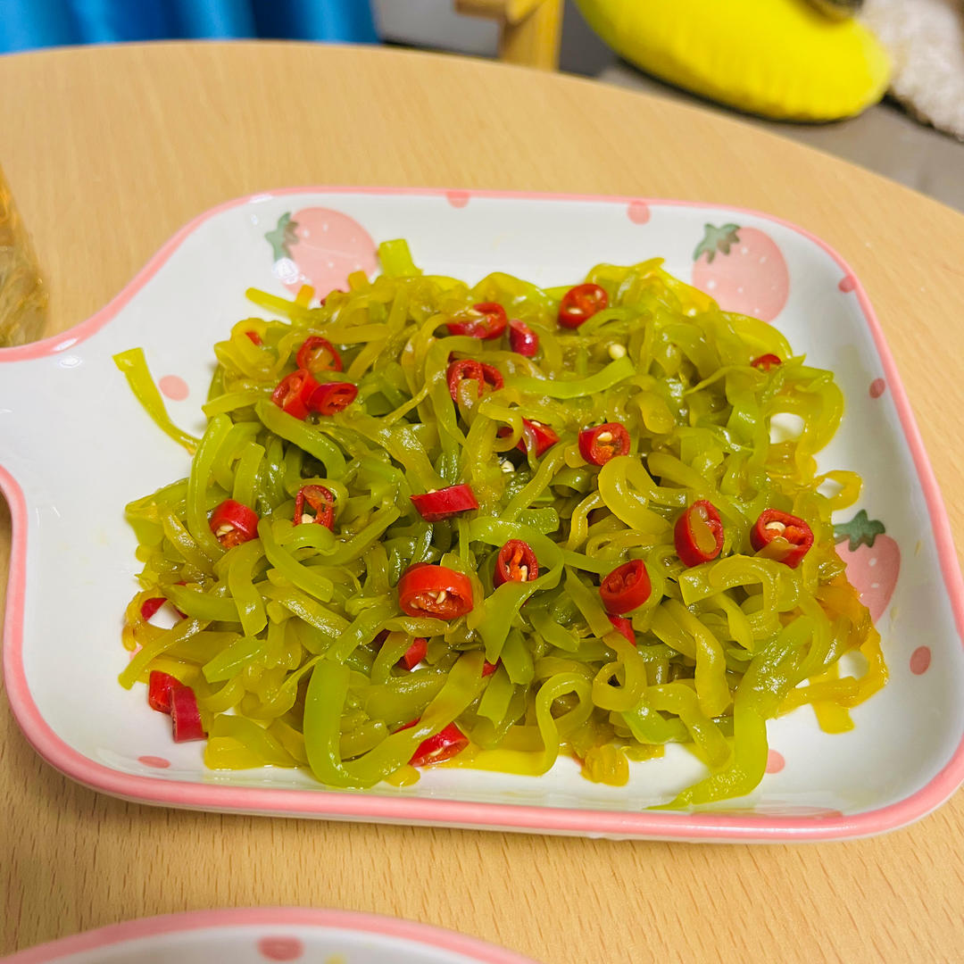 10分钟搞定的快手凉拌菜，清脆爽口的凉拌莴笋丝