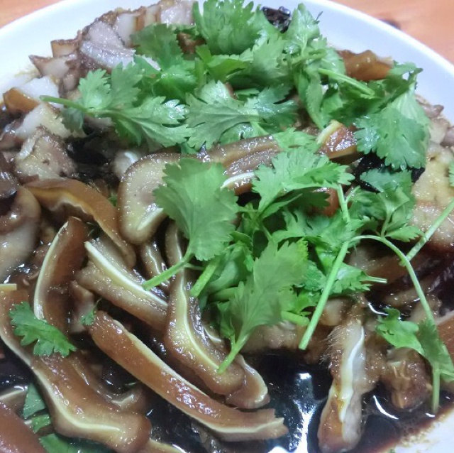 卤猪耳
