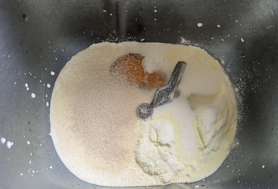 纯奶手撕吐司的做法 步骤1