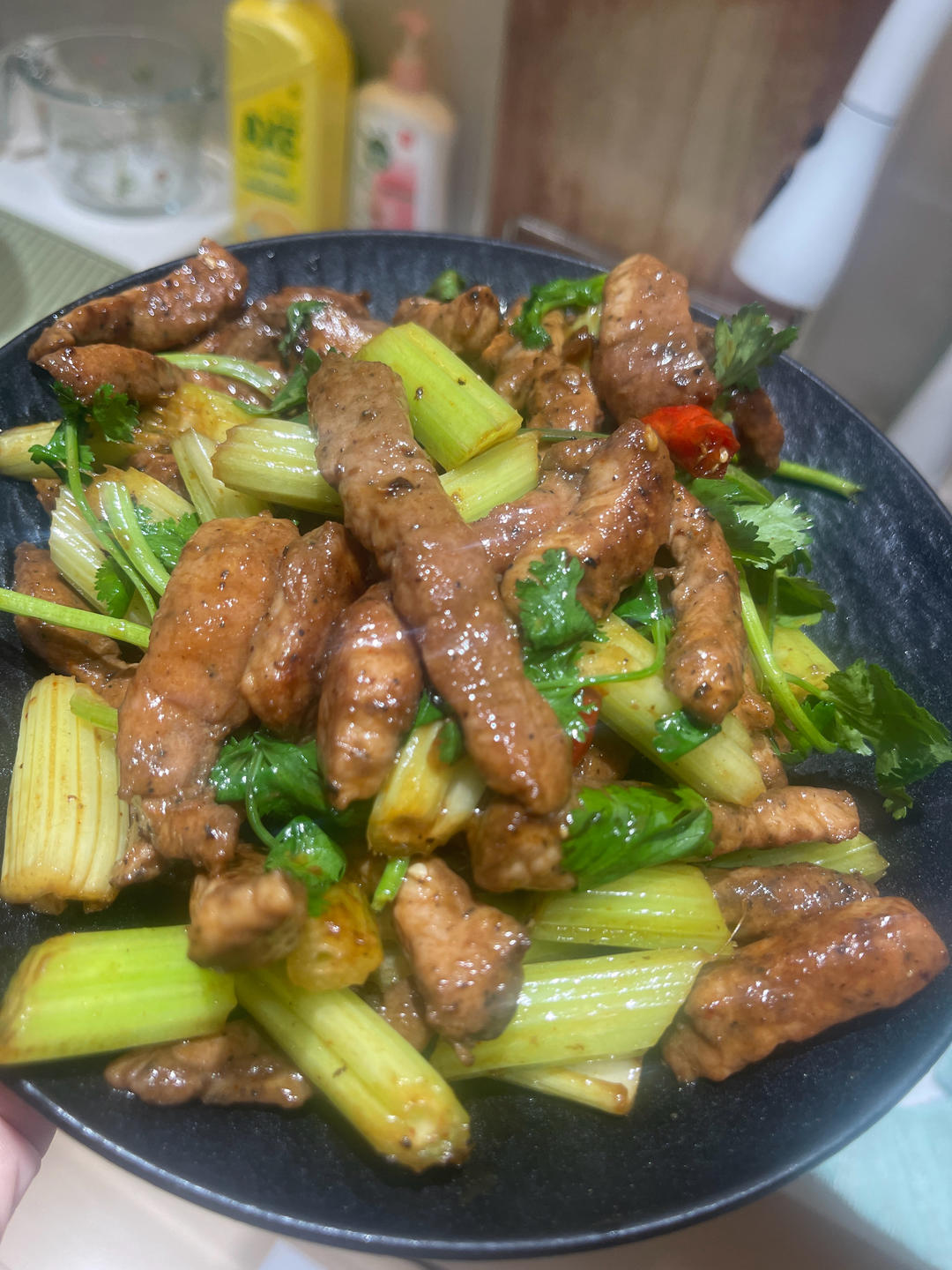 下饭神器又来了，试试这道芹菜炒牛肉！！
