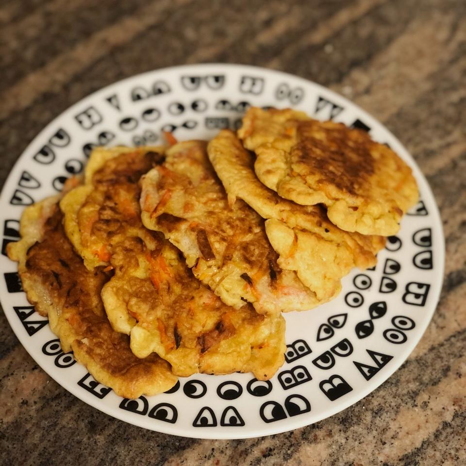 “知否知否应是绿肥红瘦”之香葱胡萝卜丝鸡蛋饼🥕（10分钟制成的营养早餐）