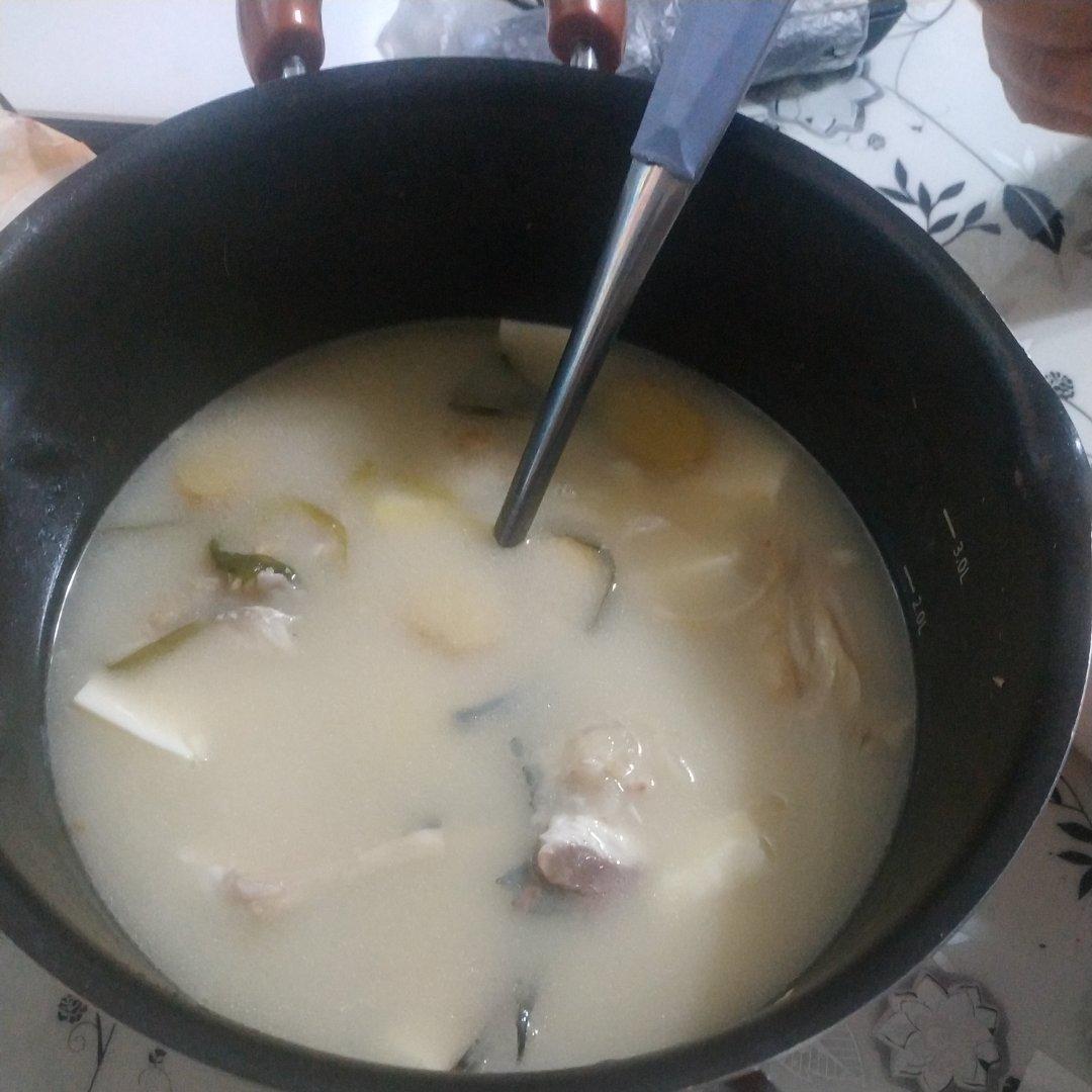 鱼头豆腐汤