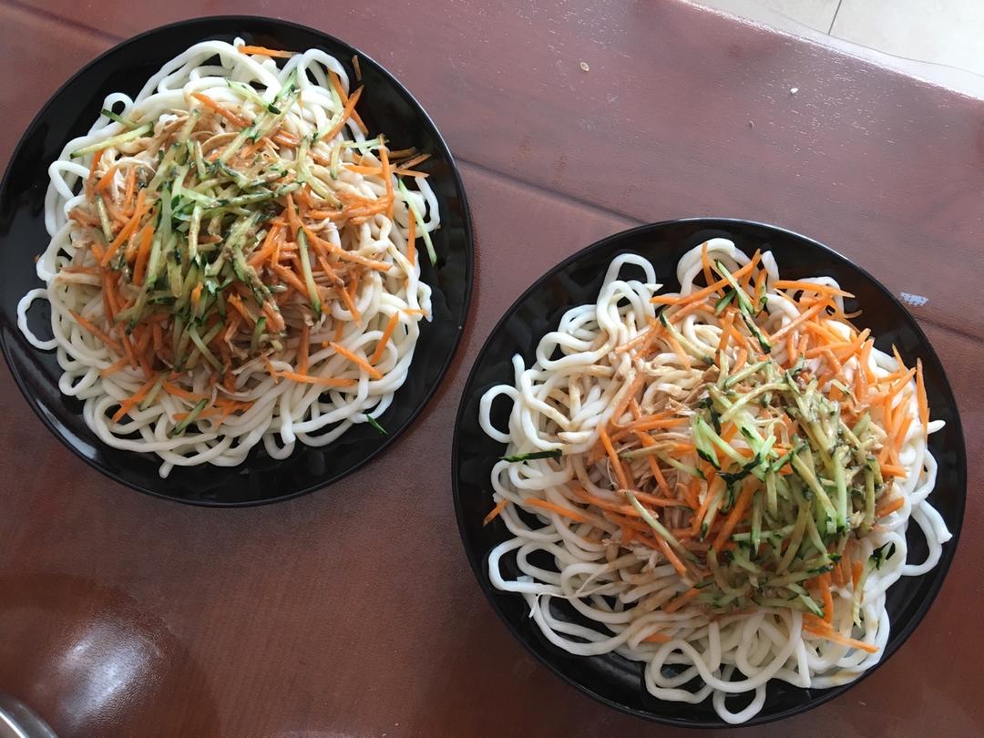 鸡丝麻酱凉面