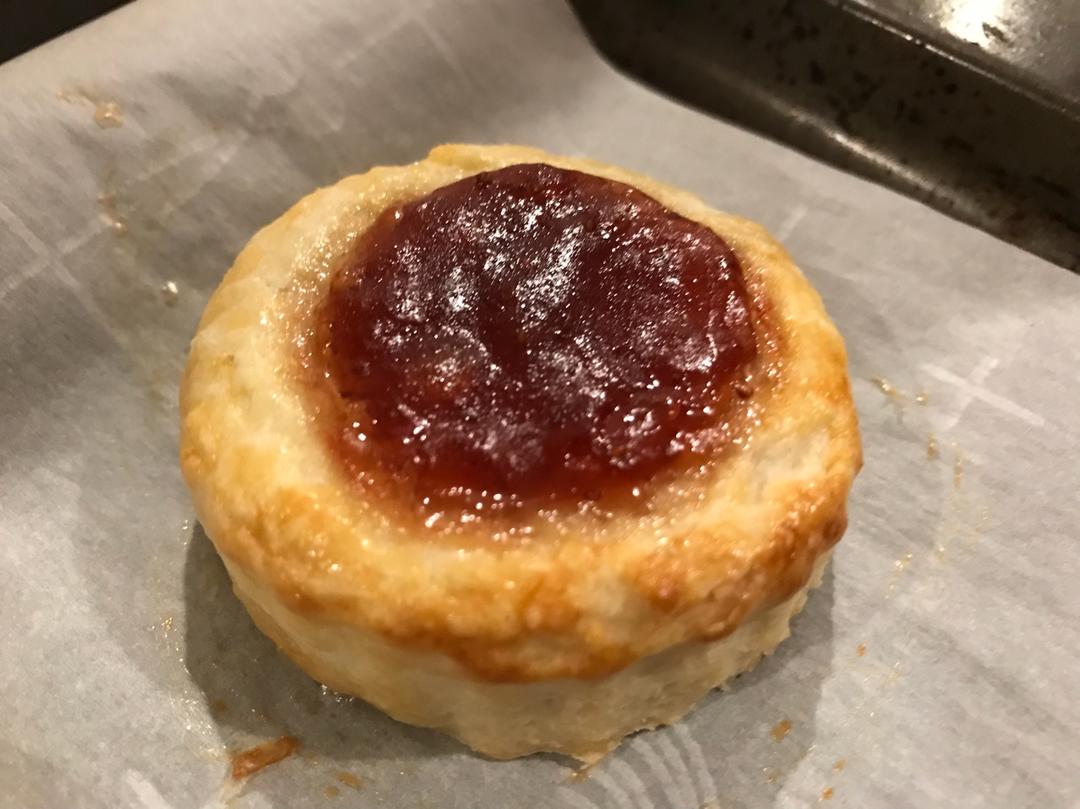 【视频】3分钟 奶油司康Scone(可能是世界上最快手的司康) 消耗淡奶油～