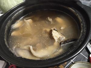 土茯苓灵芝猪骨清热安神解毒汤的做法 步骤5