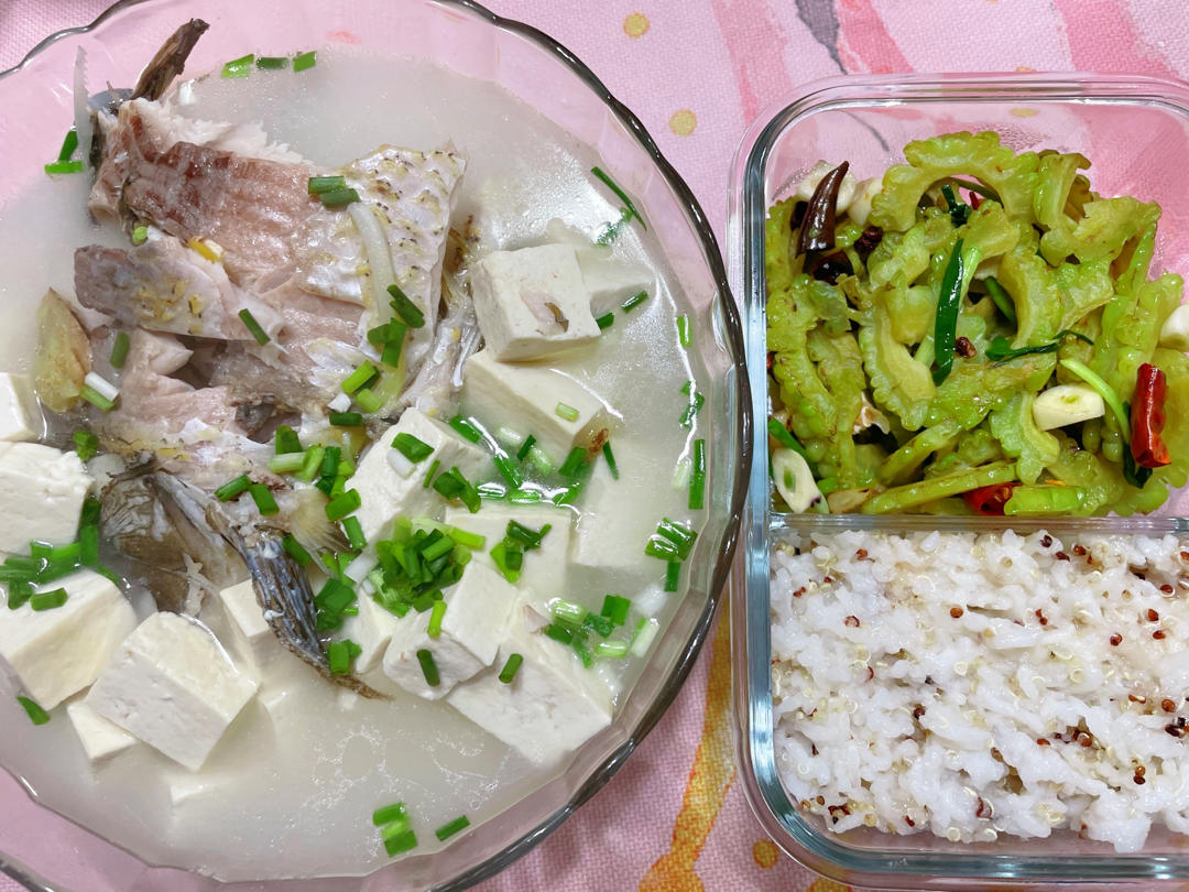 鲫鱼豆腐汤