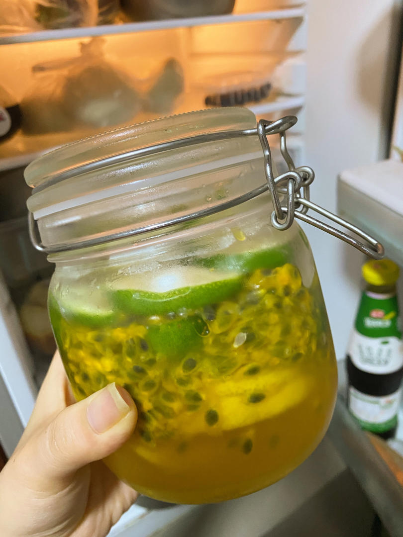 美白秘笈夏日最爱蜂蜜冰糖百香果柠檬茶