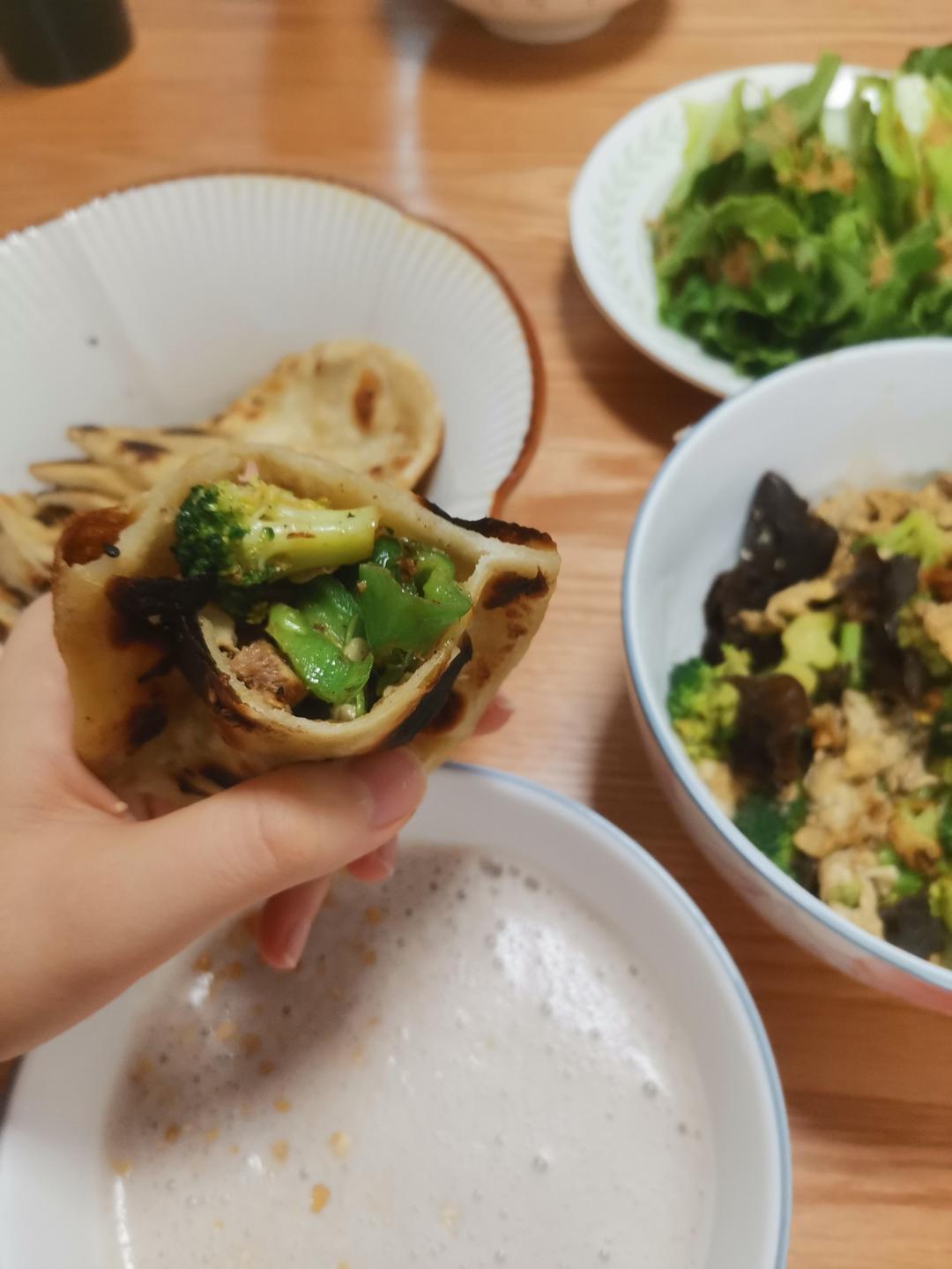 半烫面的口袋饼｜装啥都好吃