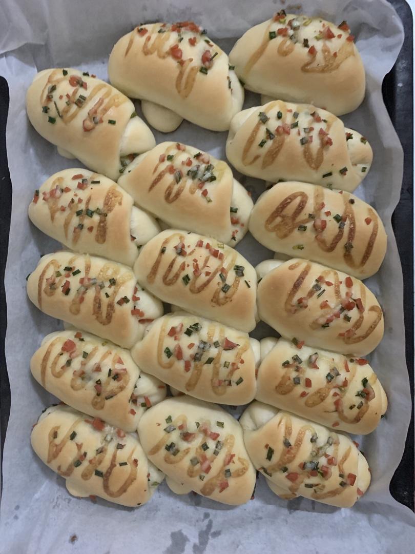 又香又软又拉丝，咬一口奶香十足！超治愈的淡奶油波兰种小餐包