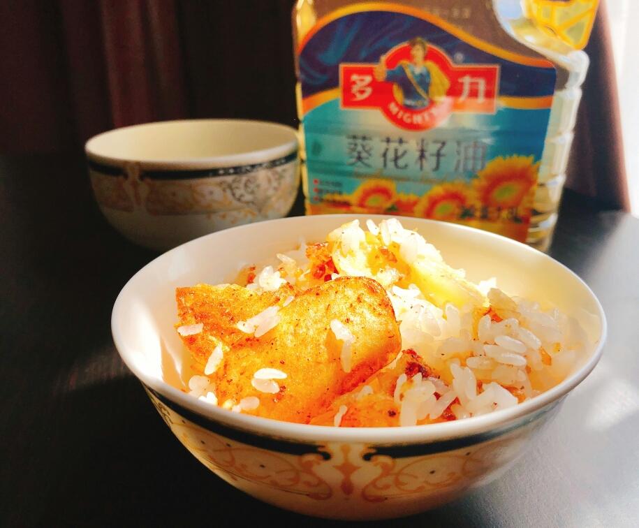 那一碗销魂的锅巴土豆饭（洋芋蒸饭）的做法