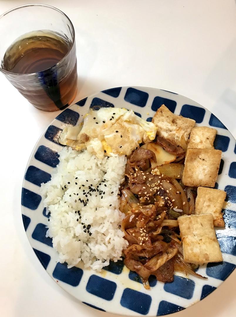 辣白菜炒五花肉