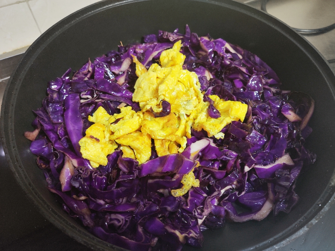 紫甘蓝炒鸡蛋的做法