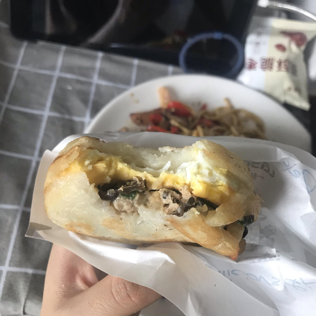 早餐霸王~沉甸甸鸡蛋汉堡
