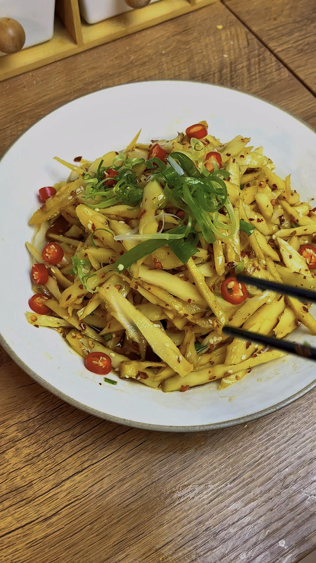 脆嫩爽口的凉拌藕丝，没想到制作这么简单