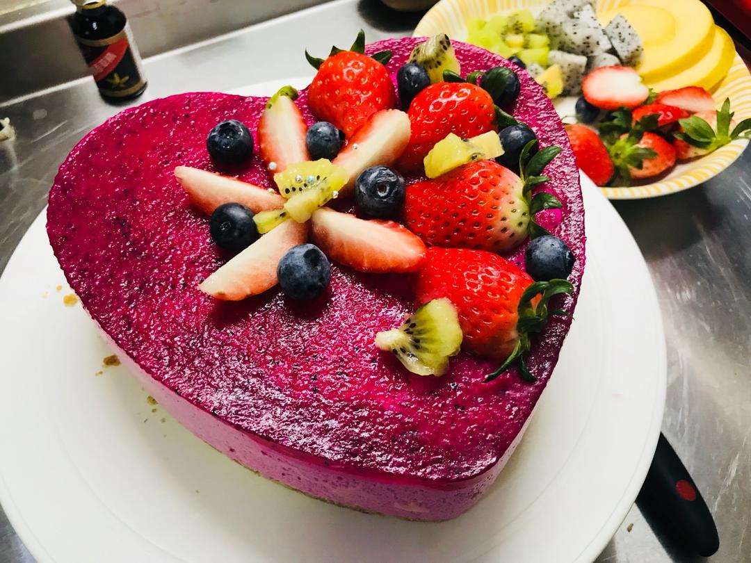 火龙果慕斯蛋糕