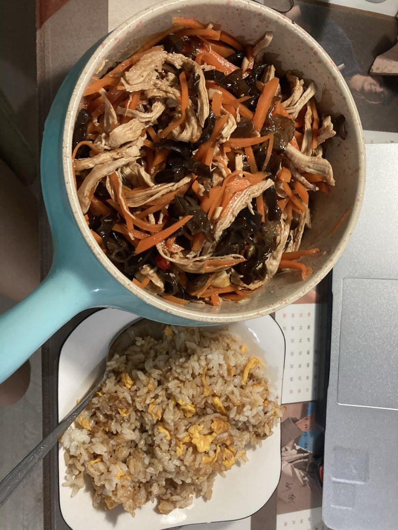 凉拌鸡丝木耳丝胡萝卜丝