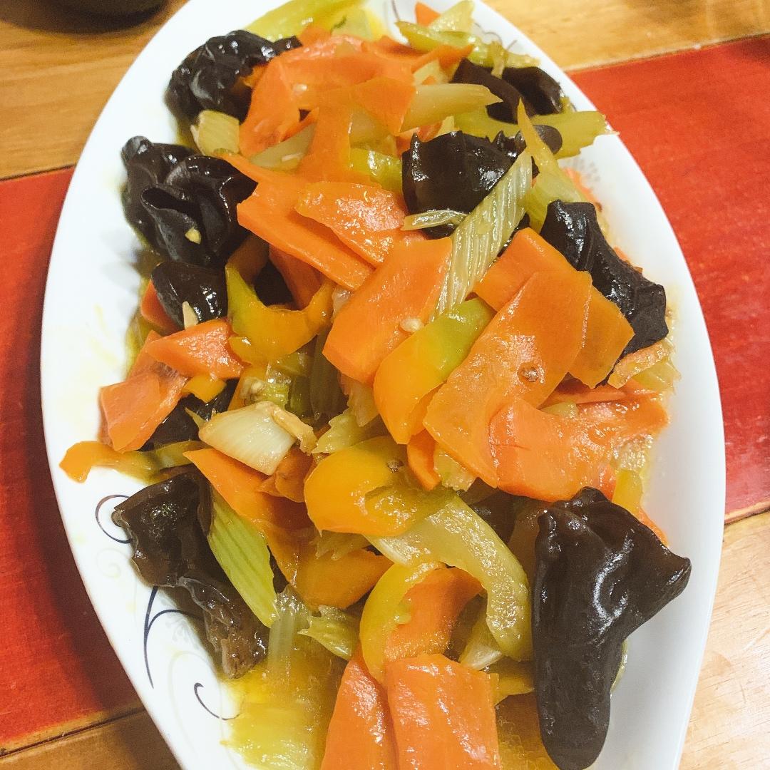 西芹木耳