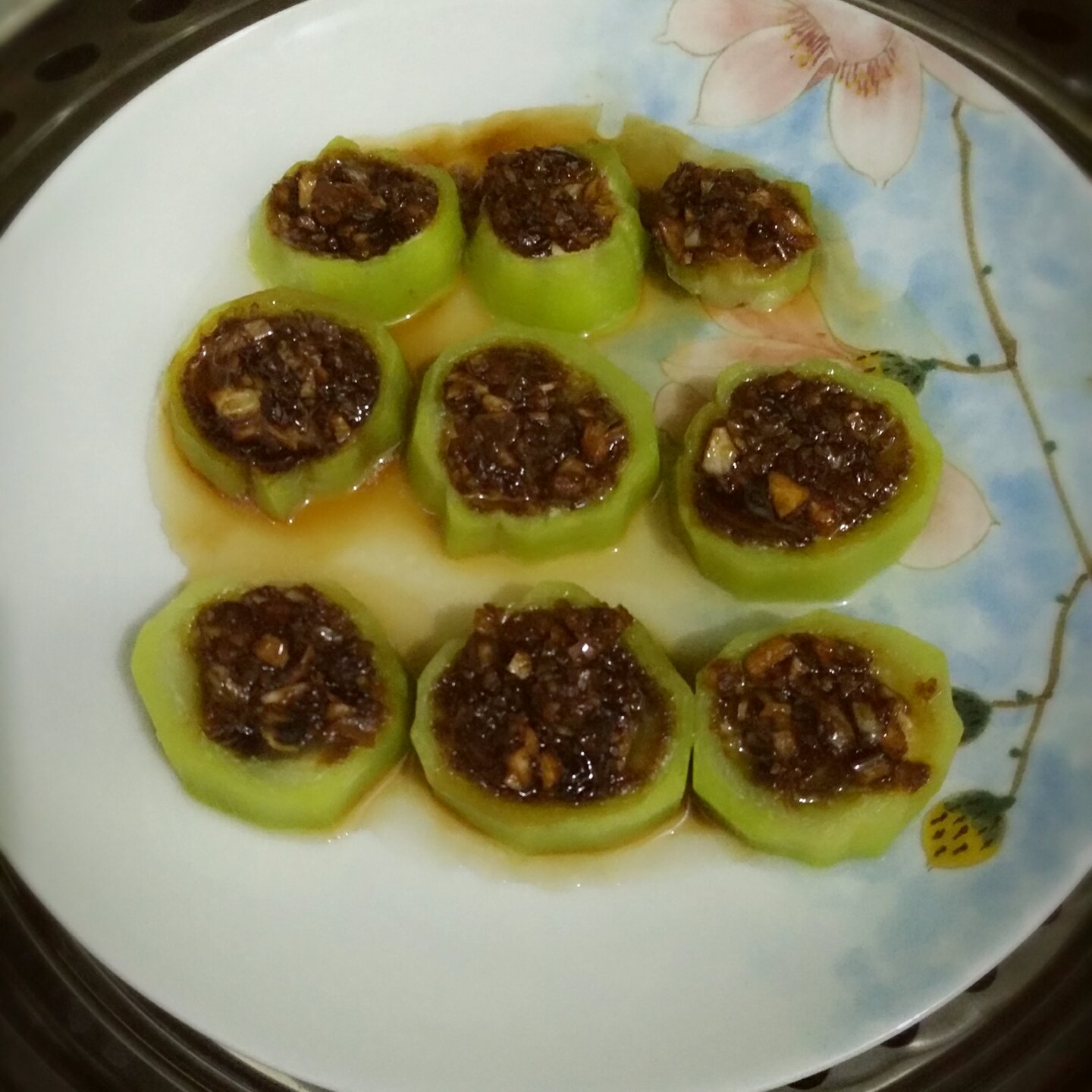 只需要五分钟就可以的美味蒜蓉蒸丝瓜