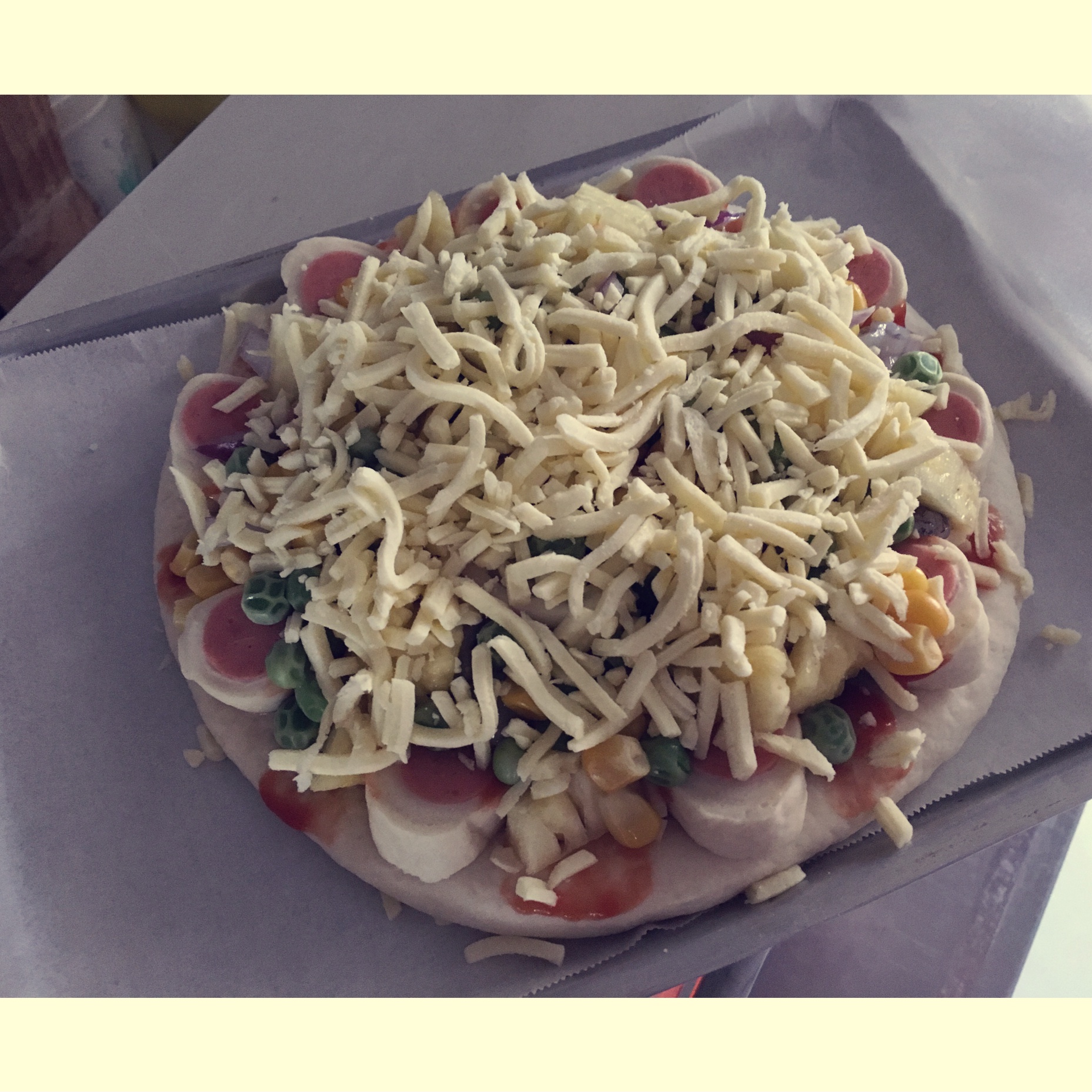 萨米肠蘑菇花边披萨