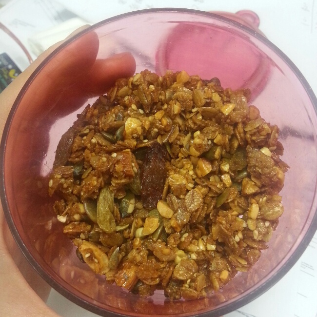 格兰诺拉核桃水果干燕麦片