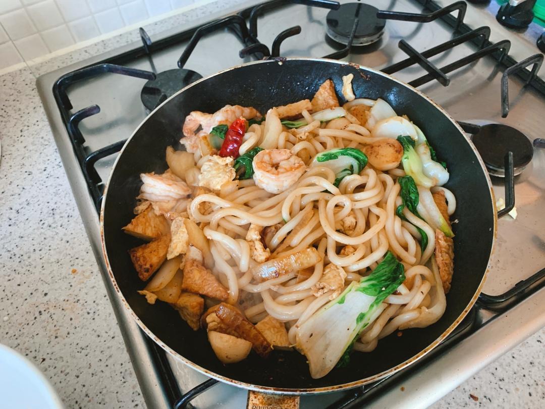 🔥爆好吃的黑椒虾仁炒乌冬面㊙️吃一口就沦陷❗️