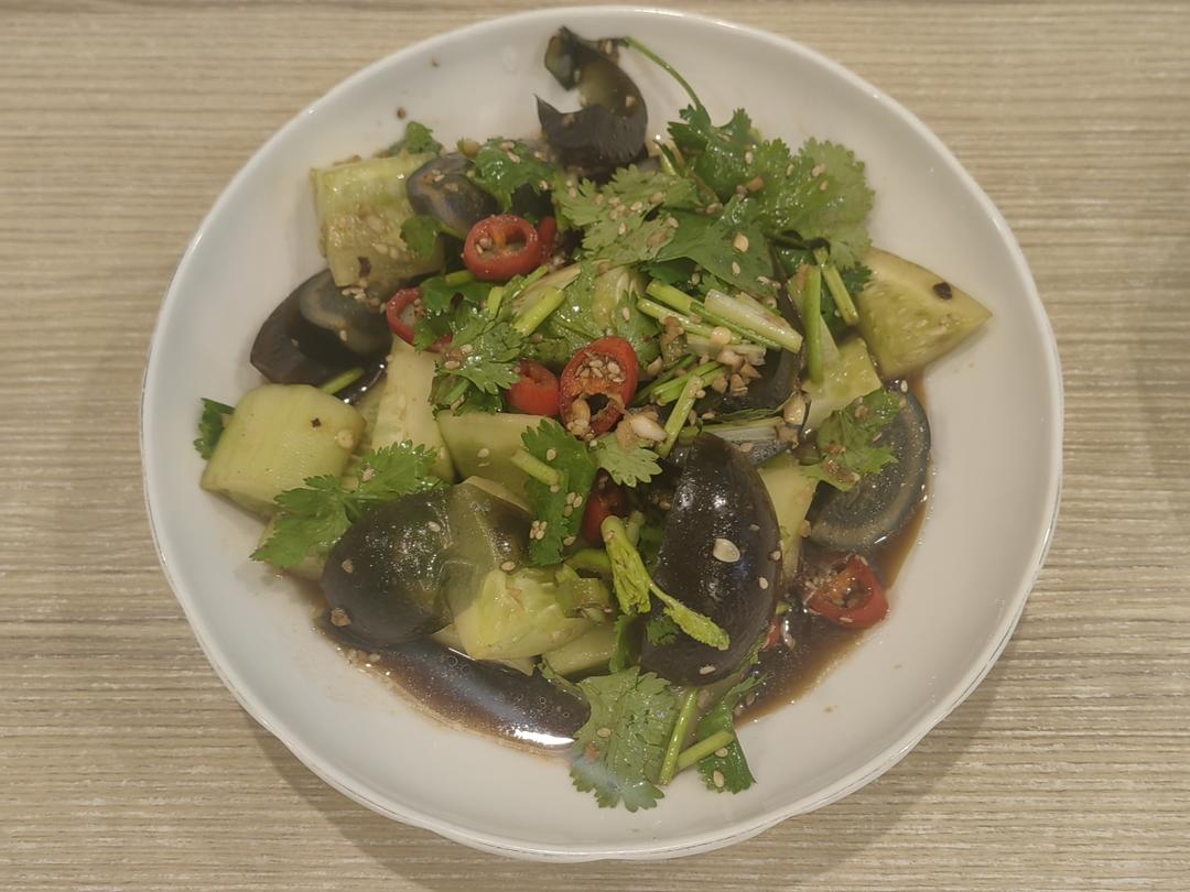 夏日开胃小凉菜“皮蛋拌黄瓜🥒”开胃减脂