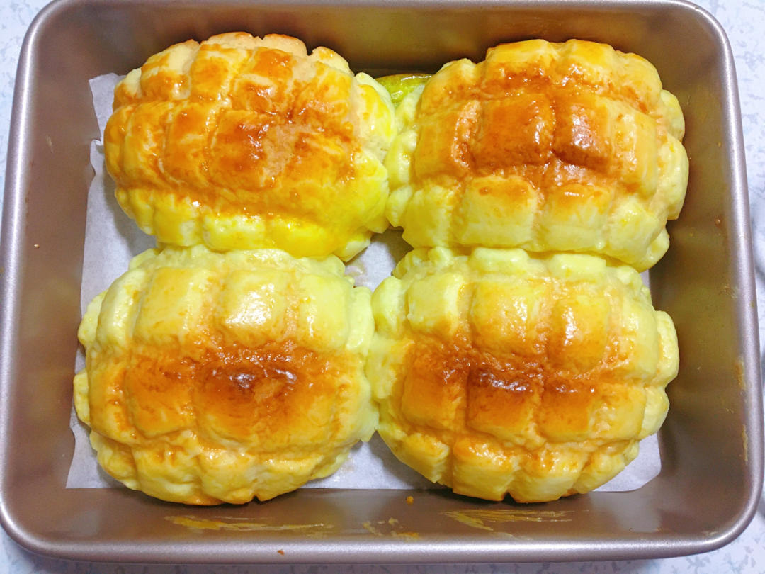 好吃到炸裂的港式菠萝包（附带制作酥皮的小视频）