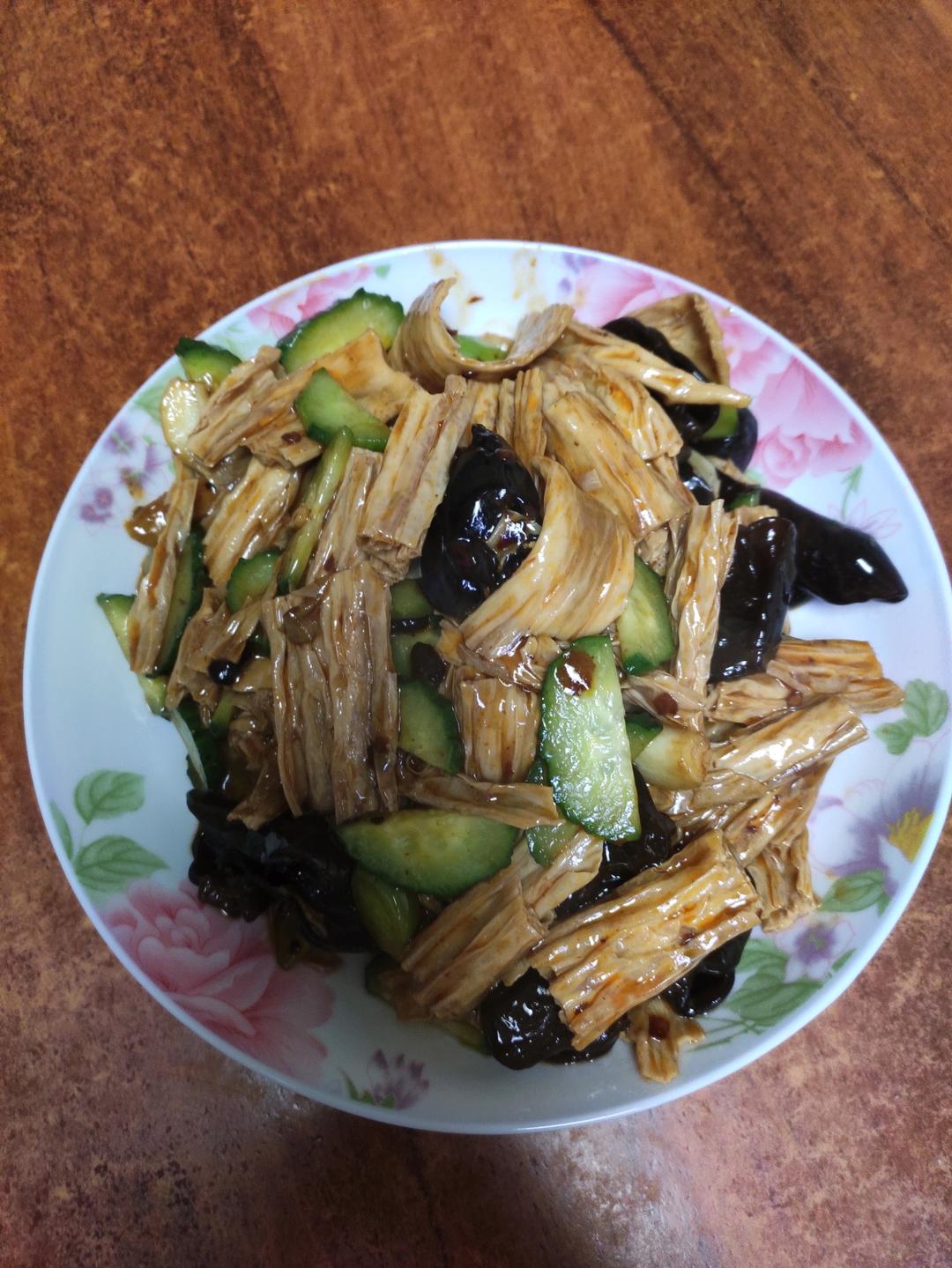 腐竹木耳炒黄瓜
