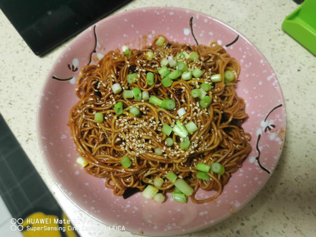 10分钟搞定的一碗葱油拌面