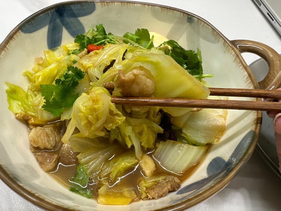 很香的白菜炖五花肉