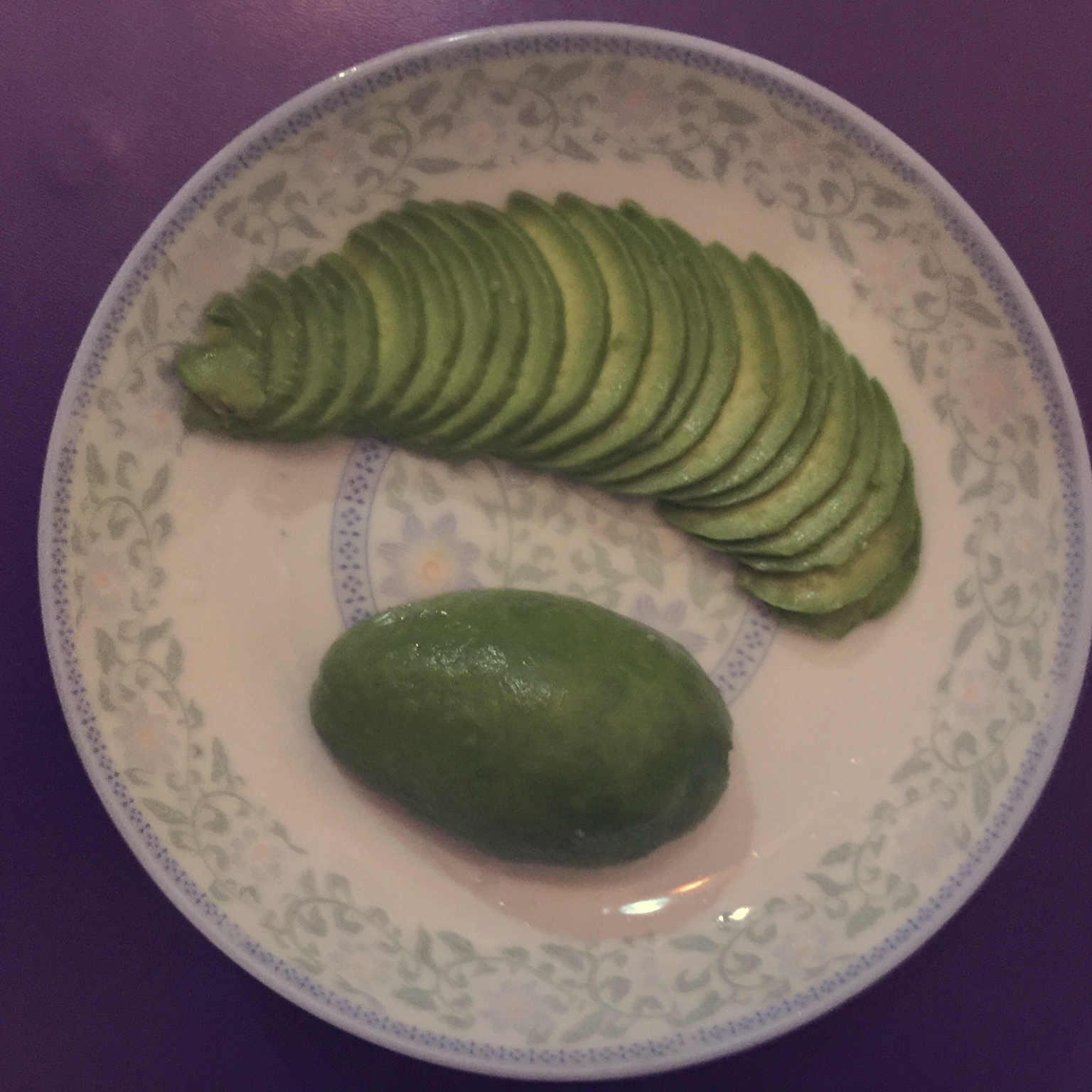 如何用半个牛油果切出一大堆牛油果即视感