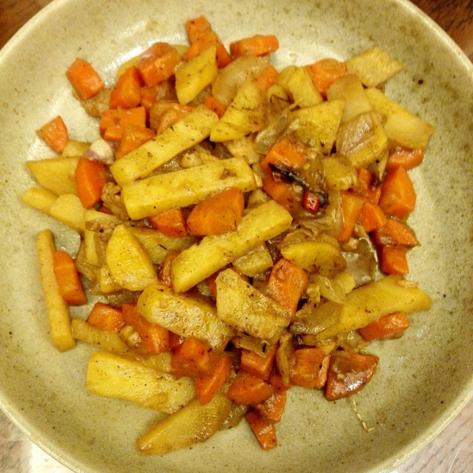 土豆胡萝卜炒肉丁