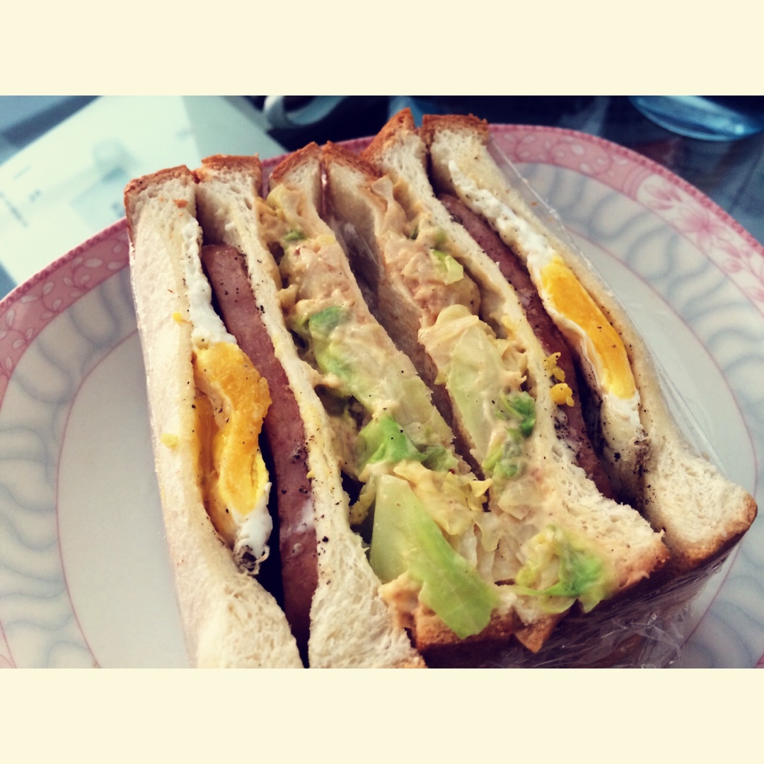 如何做超厚的沼三明治~详细tip！牛油果鸡蛋午餐肉三明治~