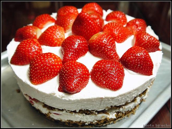 草莓慕斯巧克力蛋糕的做法