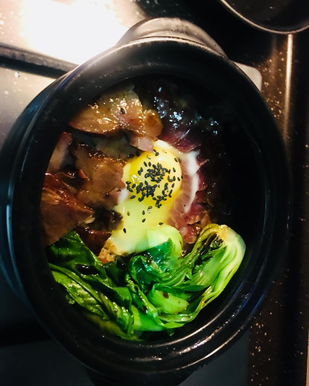 《广式腊肠砂锅煲仔饭》