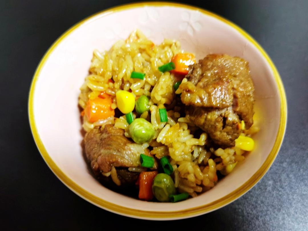 【排骨焖饭】