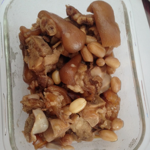 南乳花生猪脚煲