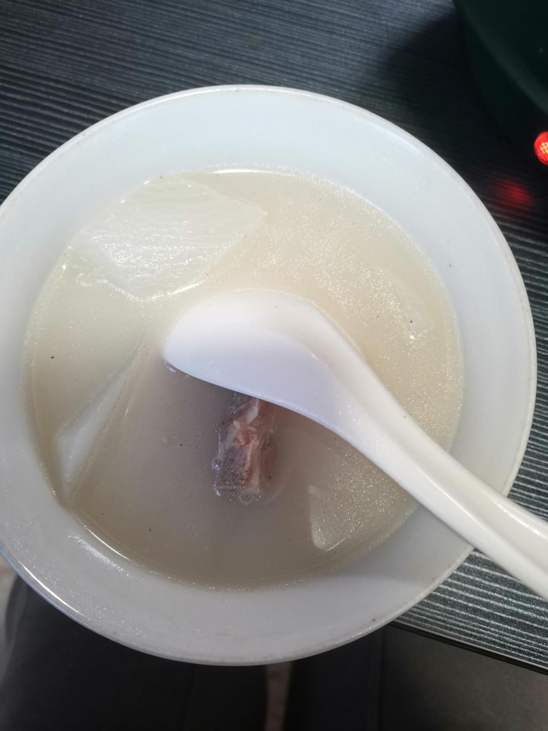 奶白萝卜排骨汤