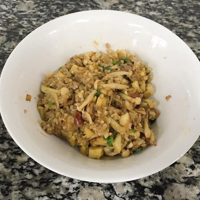 糙糯米笋丁烩饭（糯米烧麦味的饭）的做法