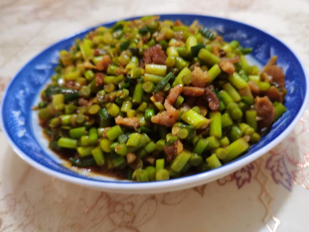 蒜苔炒肉末，三碗米饭都不够吃