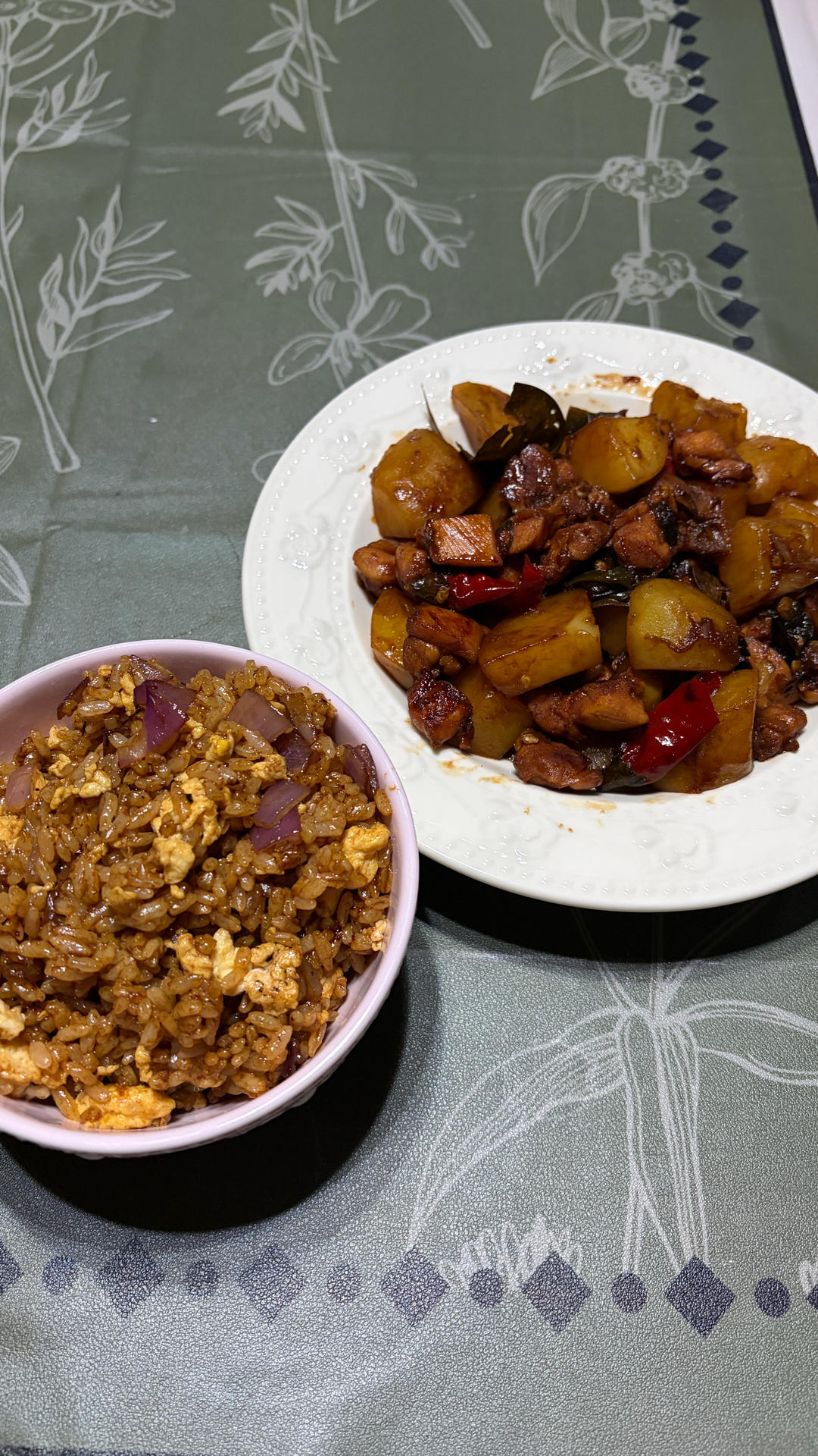 鸡腿炖土豆 上桌秒空盘 汤都喝干了！