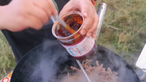 虾酸牛肉干锅的做法 步骤3