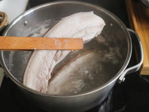 家常红烧肉焖笋的做法 步骤1