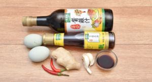 #夏季爽口开胃菜 🥙 姜蒜汁拌皮蛋的做法 步骤1