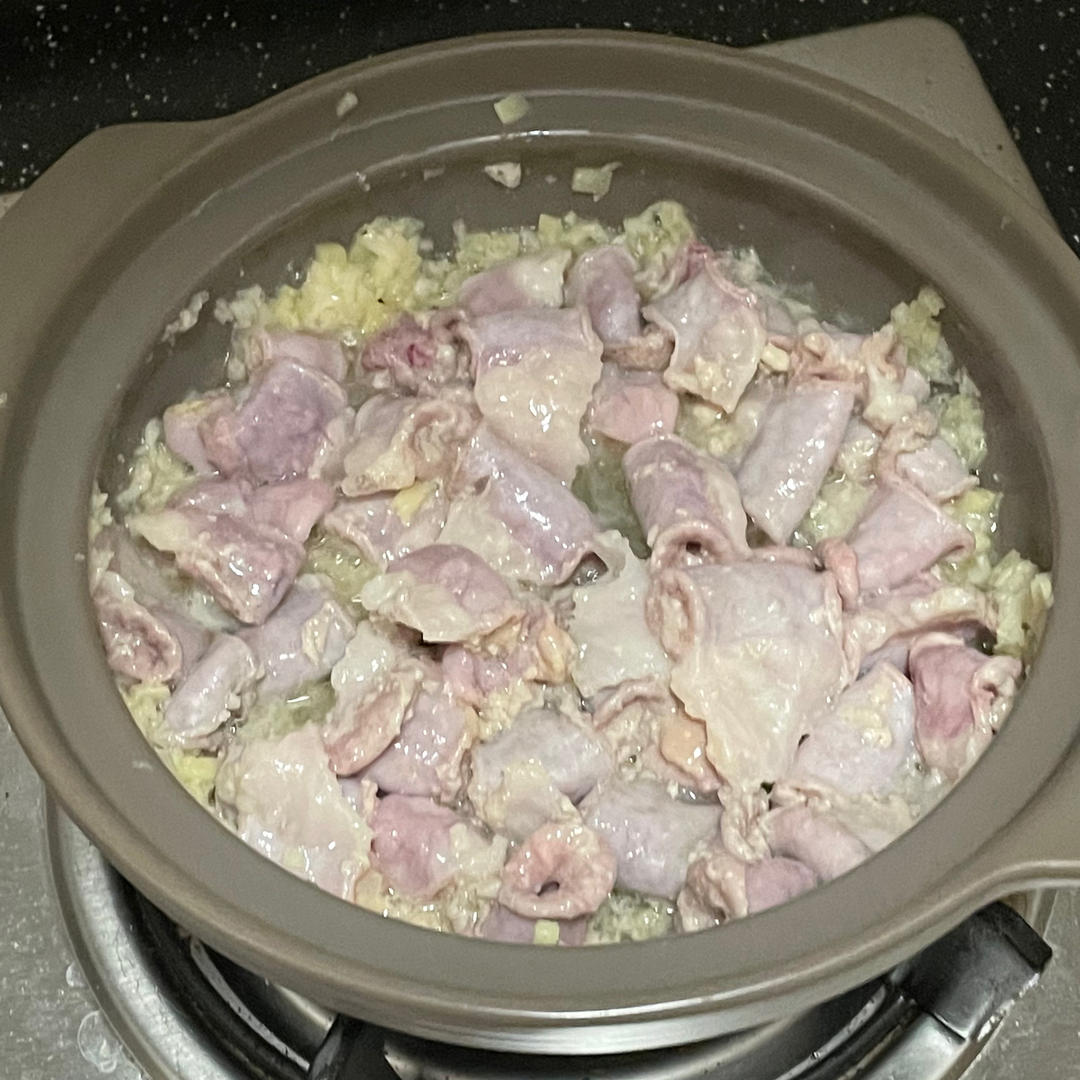 砂锅焗粉肠