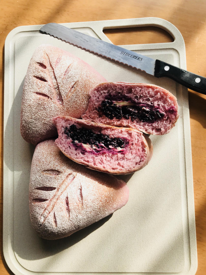 紫薯芋泥奶酪包