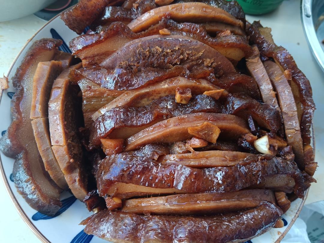 厨师长教你：广西“黄田芋头扣肉”的做法，香甜软糯，肥而不腻